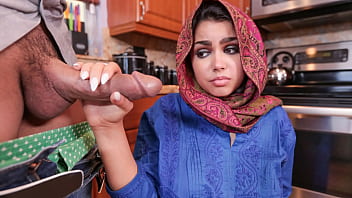 Freak Man Helps Makes Hijab Teenage Sense at Home - Hijablust