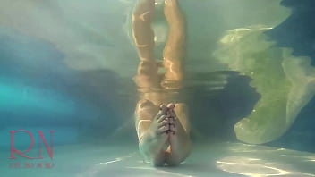 Underwater cooch show. Mermaid frigging getting off Web cam 3