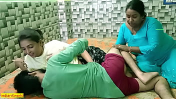 Mind-blowing Indian dame collective his bf with bhabhi!! Hindi Gonzo torrid hook-up