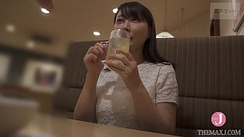 2 chicks faced at an izakaya with whom had a threesome, and checked her cunt at the spreading legs! Isn't it so smooth? Are you using herbicide? - Intro